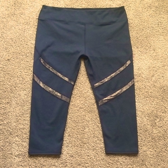 Fabletics Pants - Fabletics High-Waisted Capri Leggings